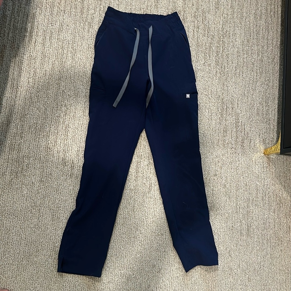 Figs Evans style Navy scrub pants